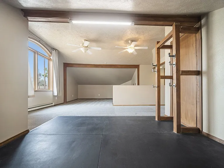 5703 N Regal St — Photo 15