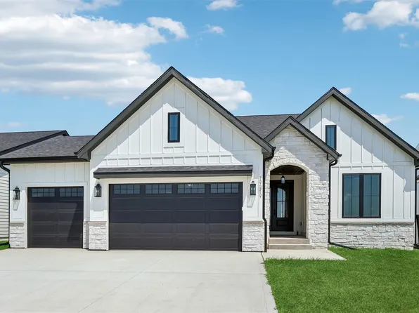 17317 Brookview Dr, Waukee, IA 50263