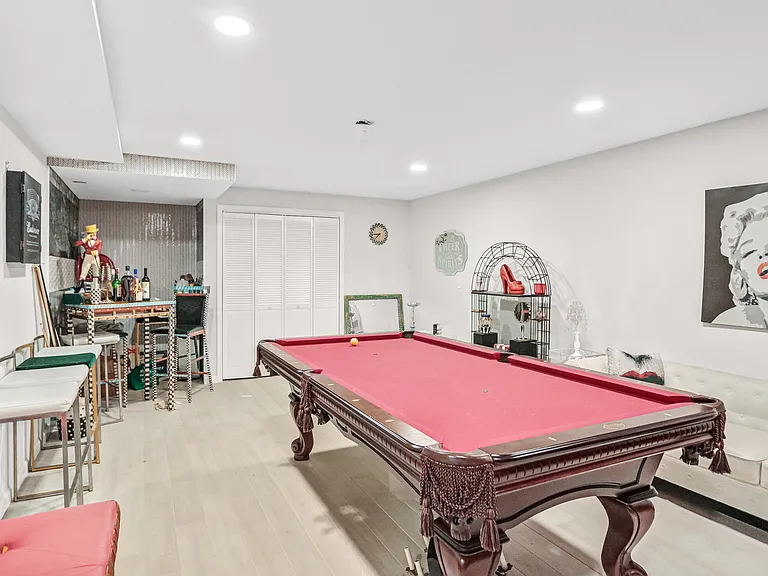 4 McNamara Dr — Photo 33
