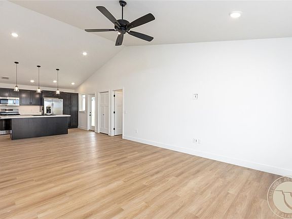3rd image of 482 Montecito Ave