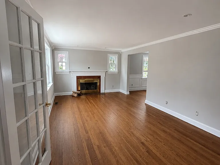 560 Old Town Rd — Photo 3