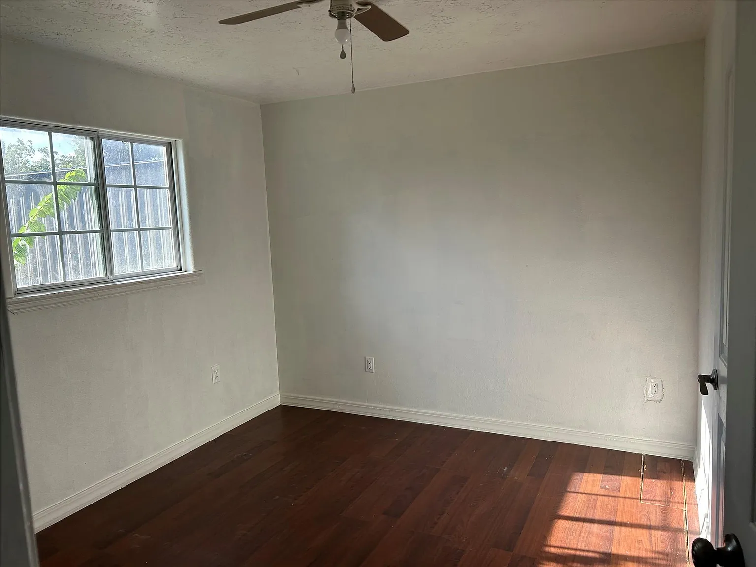 2 bed, 1.0 bath, 660 sqft, $1,300 — Photo 4