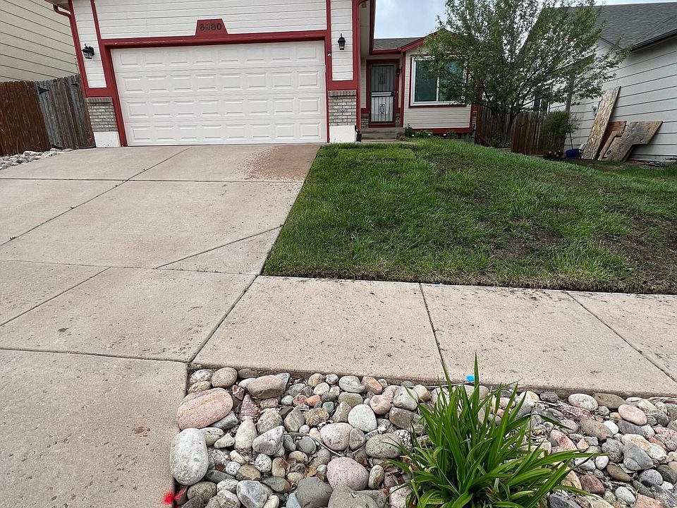 Front yard is small, but must be maintained by the tenant.