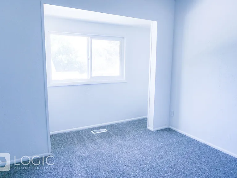 1238 Oak St #1 — Photo 12