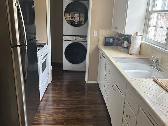 4th image of 1308 Oak Ave