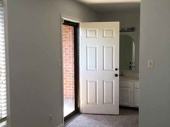 4th image of 805 W McGee St Unit C