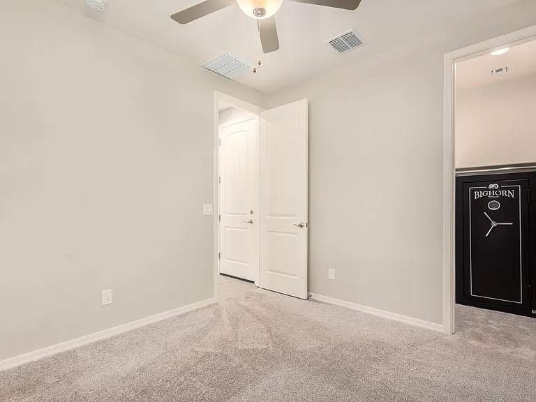 2570 S Quaintance St — Photo 28