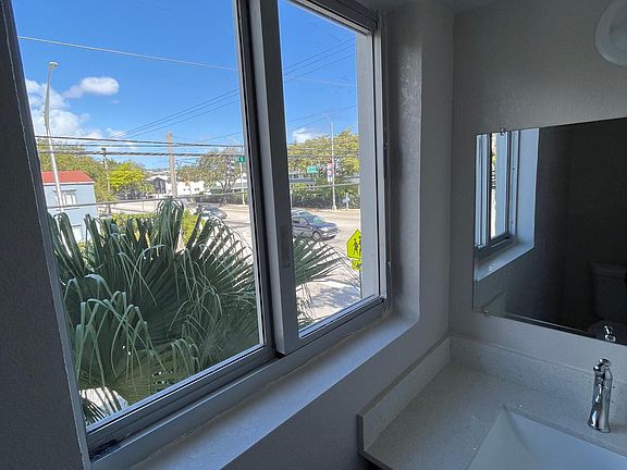 4th image of 13030 NE 6th Ave APT 2