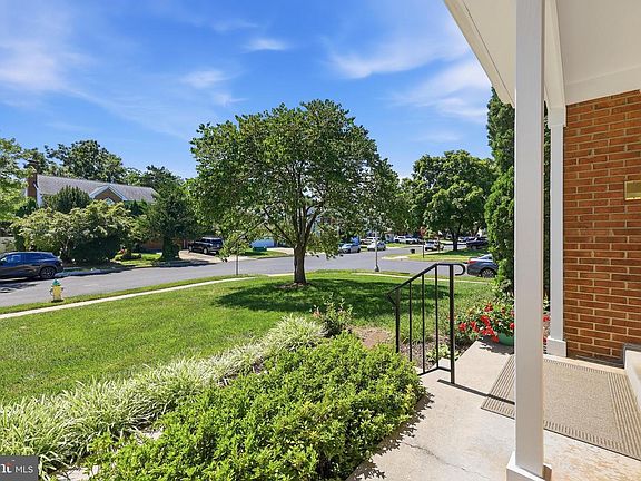 3rd image of 1019 Chinaberry Dr