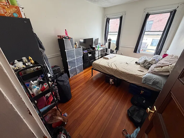 77 Walnut St #6 — Photo 9