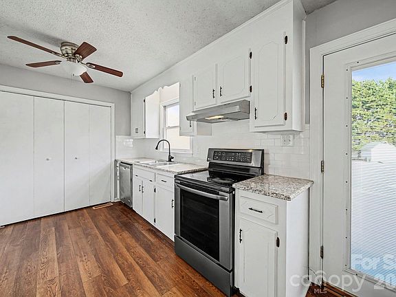 3rd image of 102 Roxie Ln