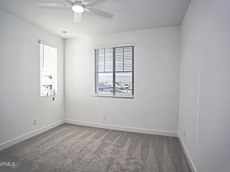 773 W Lark Dr — Photo 32