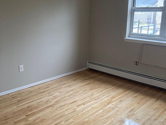 3rd image of 3364 Baychester Ave