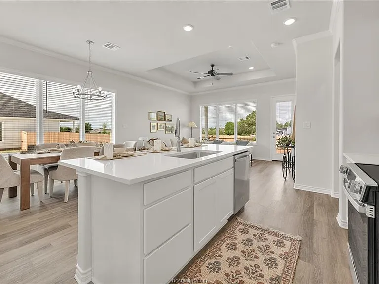 2545 Leyla Ln — Photo 9