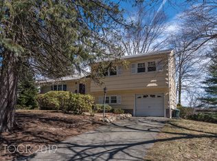 1 Crest Dr, Montvale, NJ 07645