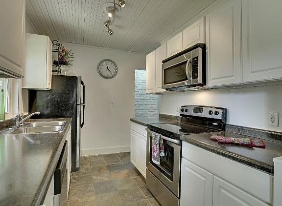 4th image of 3535 Vincent Ave N