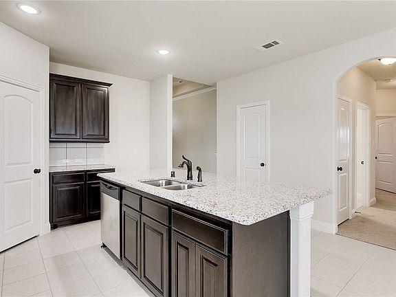 2nd image of 601 Beechwood Dr