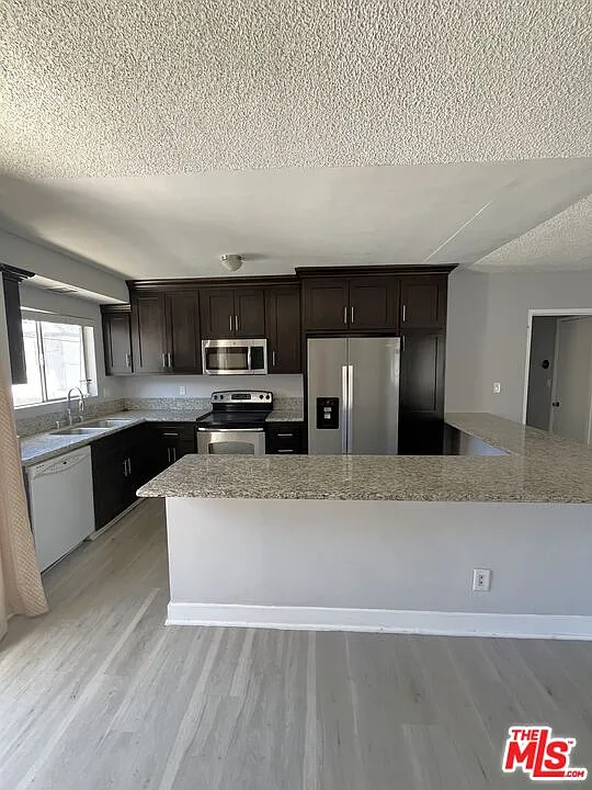 3 bed, 2.0 bath, 1500 sqft, $4,150 — Photo 3
