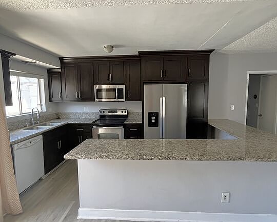 3rd image of 905 S Bedford St APT 1