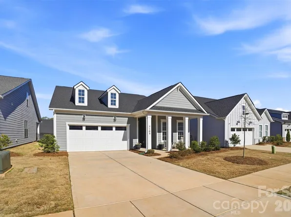 7104 Wayfarer Dr, Charlotte, NC 28269