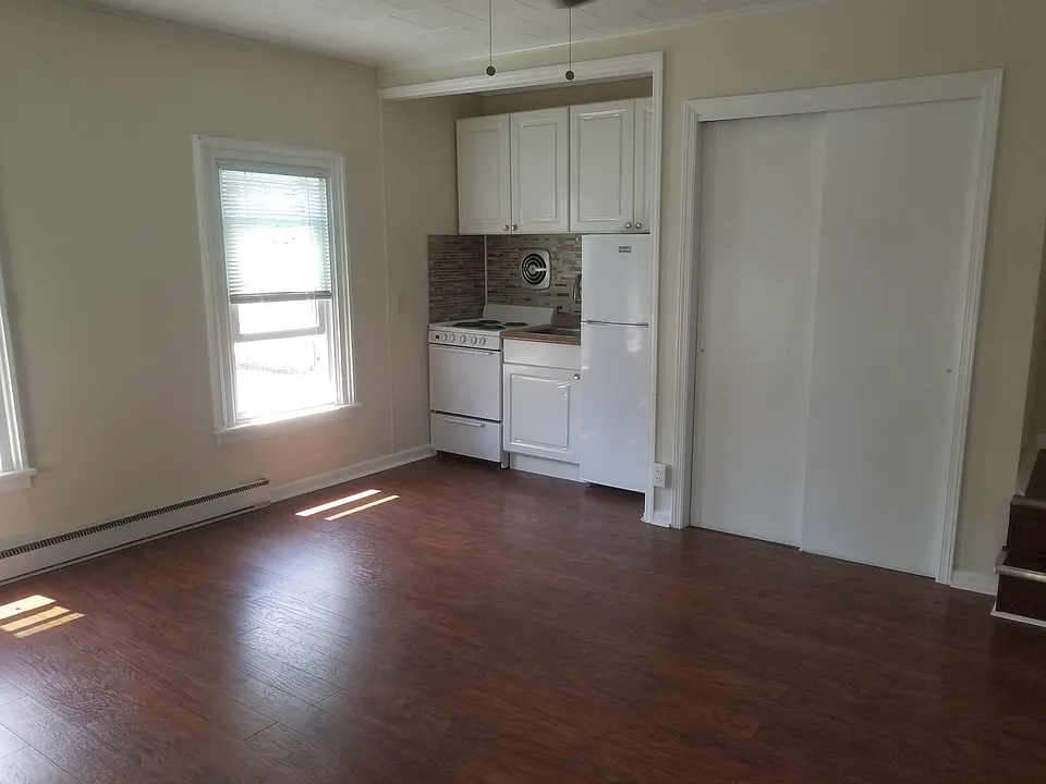 104 Clinton St #3