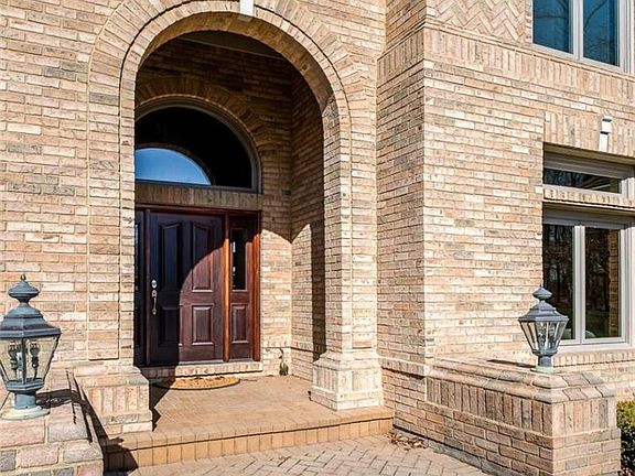3rd image of 71 Lochinvar Ct