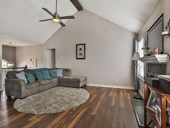 3rd image of 38 N Country Dr