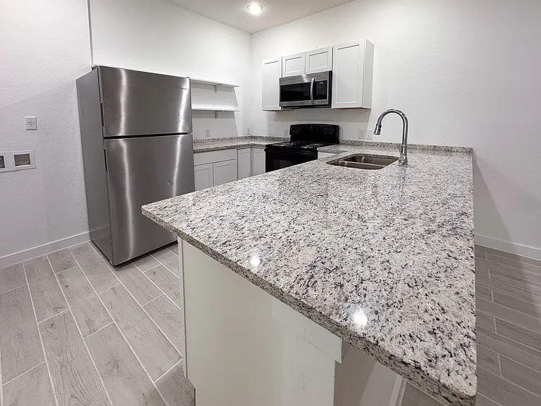 1503 E Southcross Blvd #102 — Photo 6