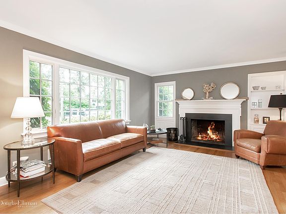 4th image of 186 Hartsdale Ave