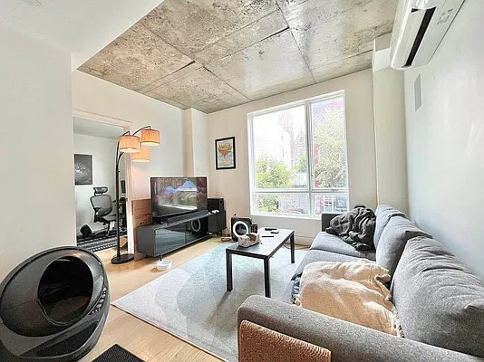 Living room, photo 1