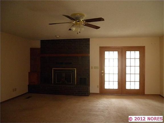 2nd image of 1201 N Iroquois Ave