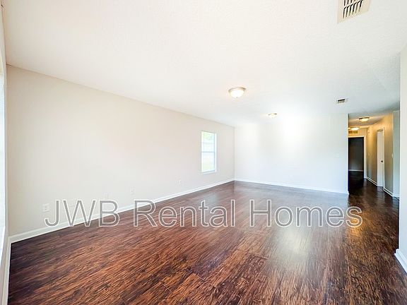 3rd image of 4372 Melissa Ct W