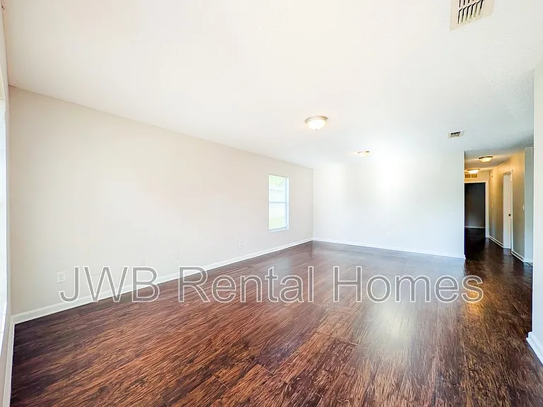 4372 Melissa Ct W — Photo 3