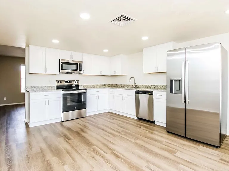 4336 E Nancy Ln — Photo 4