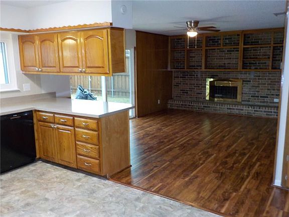 2nd image of 4009 Lindenwood Ln