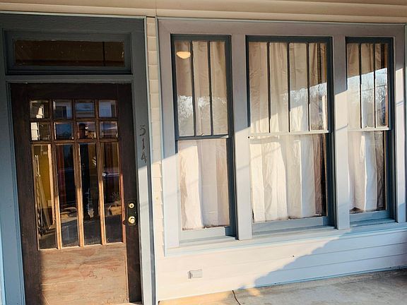 514 Matthews A - front door and porch area.