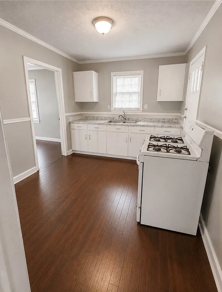 3 bed, 1.0 bath, 1158 sqft, $950 — Photo 3