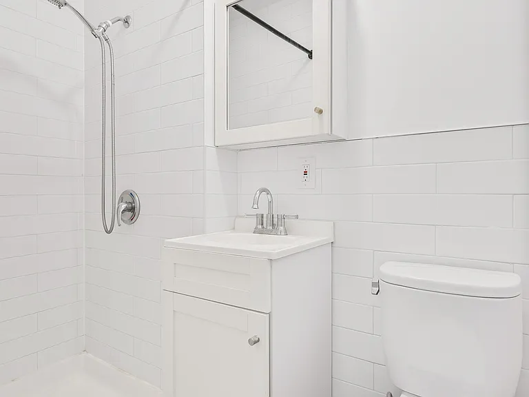 1285 Hancock St #2 — Photo 7