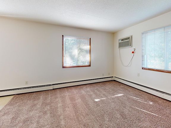 3rd image of 519 10th Ave SE APT 1