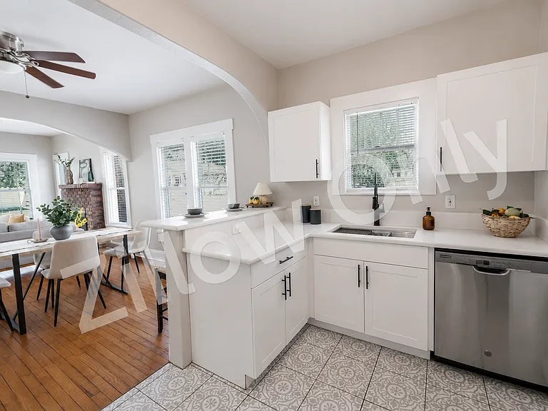 315 E Ford St — Photo 10