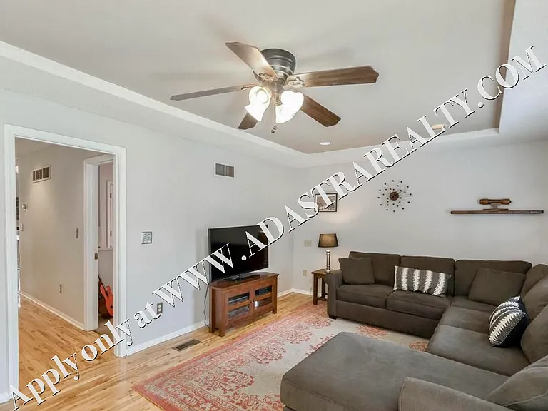 2715 Holmes St — Photo 11