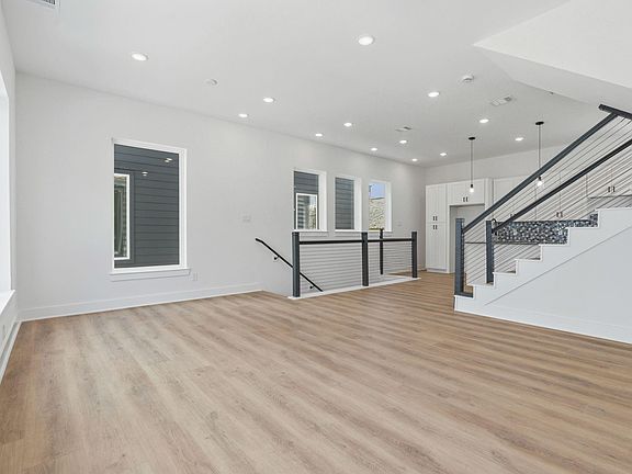 4th image of 213 Foxshire Ln #A-b