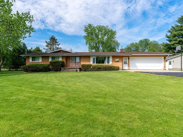 8900 Kreuder Rd, Savanna, IL 61074