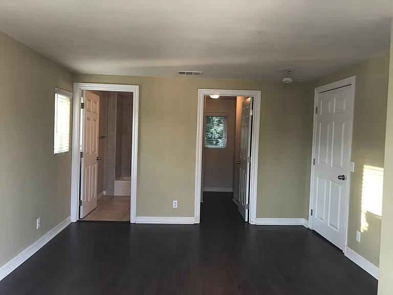 1334 S Grand Ave — Photo 5