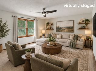 52 Brook Cir, Pella, IA 50219