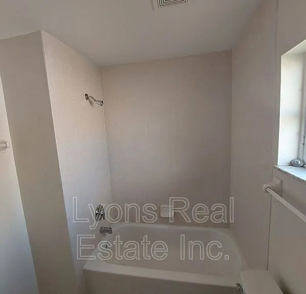 611 SE 5th St — Photo 15