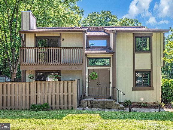 2nd image of 2215 Glencourse Ln