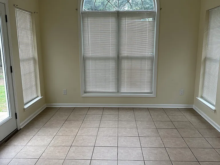 15 Laura Way — Photo 6