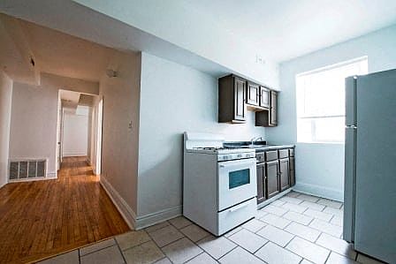 4th image of 6933 S Indiana Ave #1