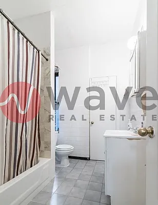 Rented by Wave Real Estate Group | media 17